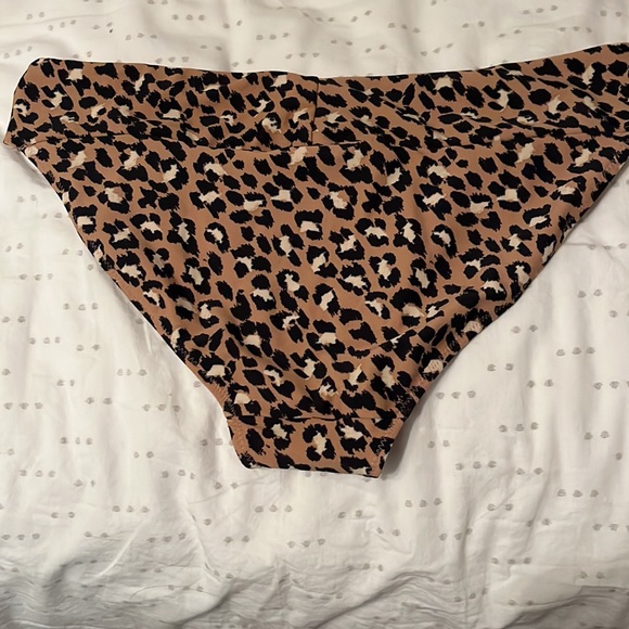 Aerie leopard print bikini bottoms - Picture 2 of 4